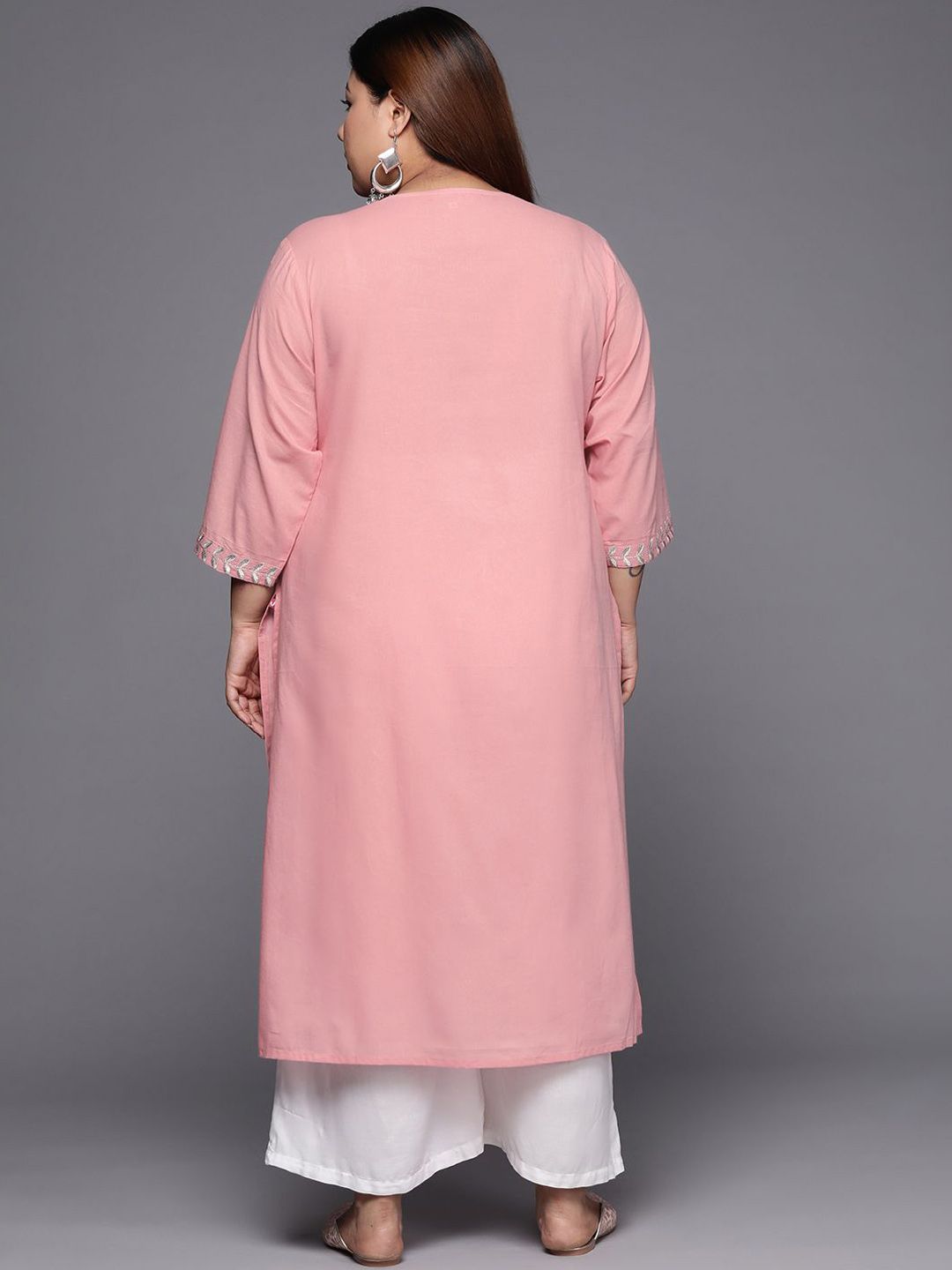 Sztori Plus Size Floral Embroidered Round Neck Cotton Straight Kurta