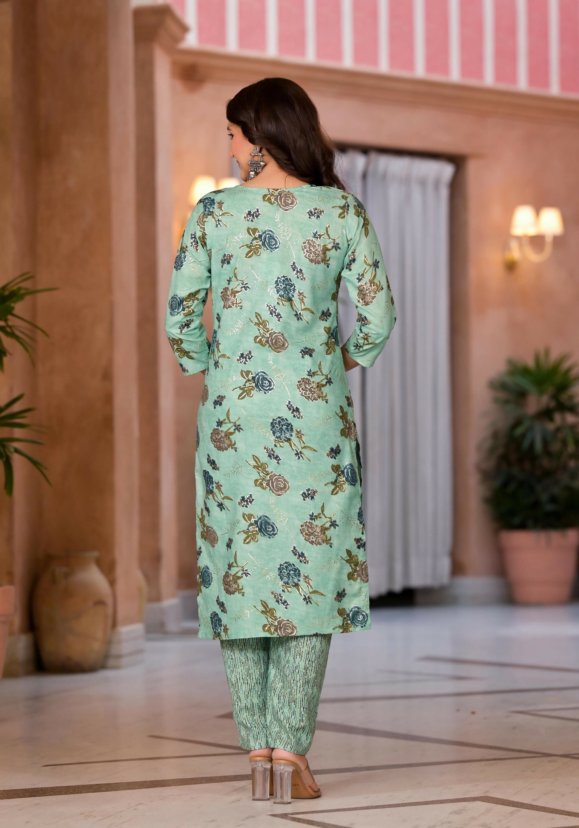Juniper Women's Green Floral Printed Cotton Kurta Set With Thread Work