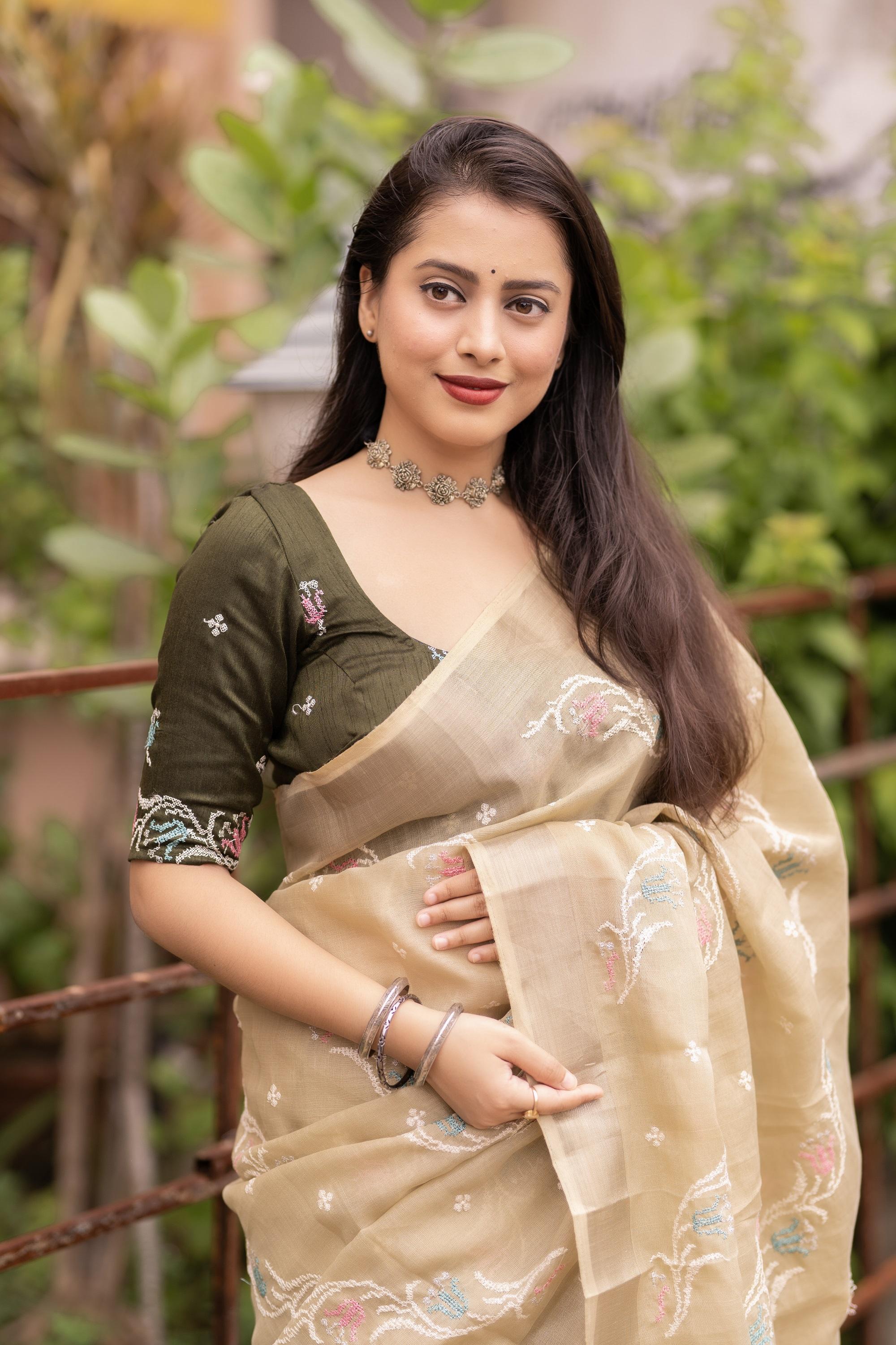 Olive Pure Linen Ethnic Motifs Saree with Unstitched Blouse - A2M