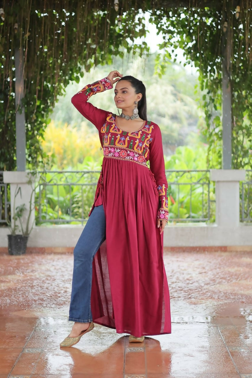 Vastranavya Pink Pink Navratri Special Rayon Kutchi Gamthi Work Kurti