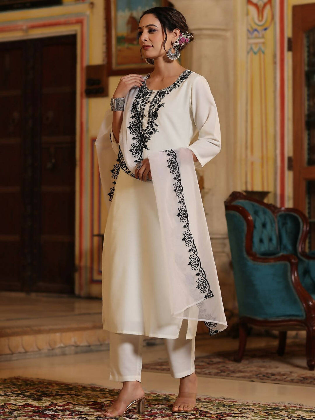 Juniper Women's White Chinnon Solid Embroidered Kurta Set