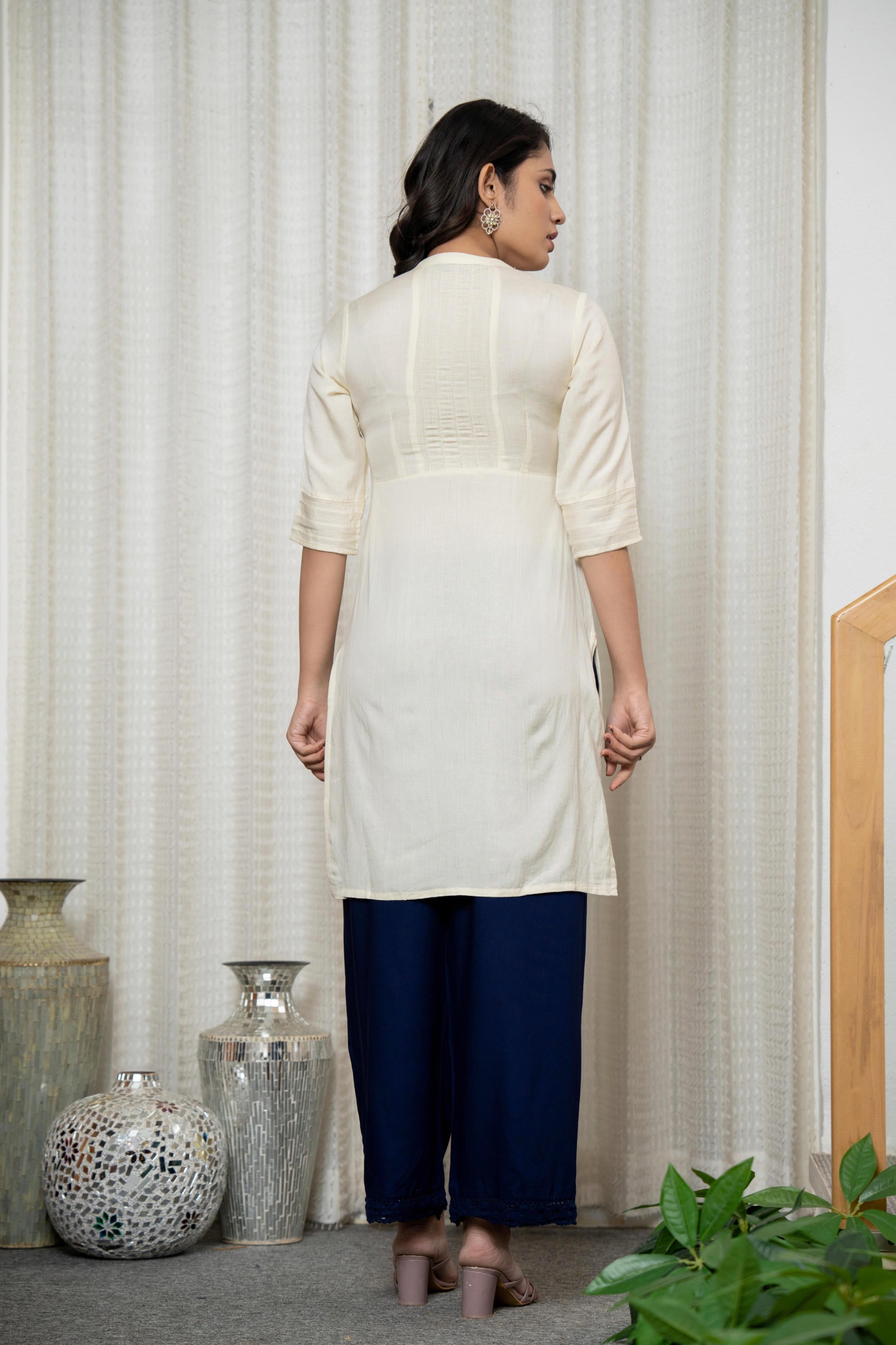 Juniper Rayon Knee-Length Straight Fit Kurta with Mandarin Collar