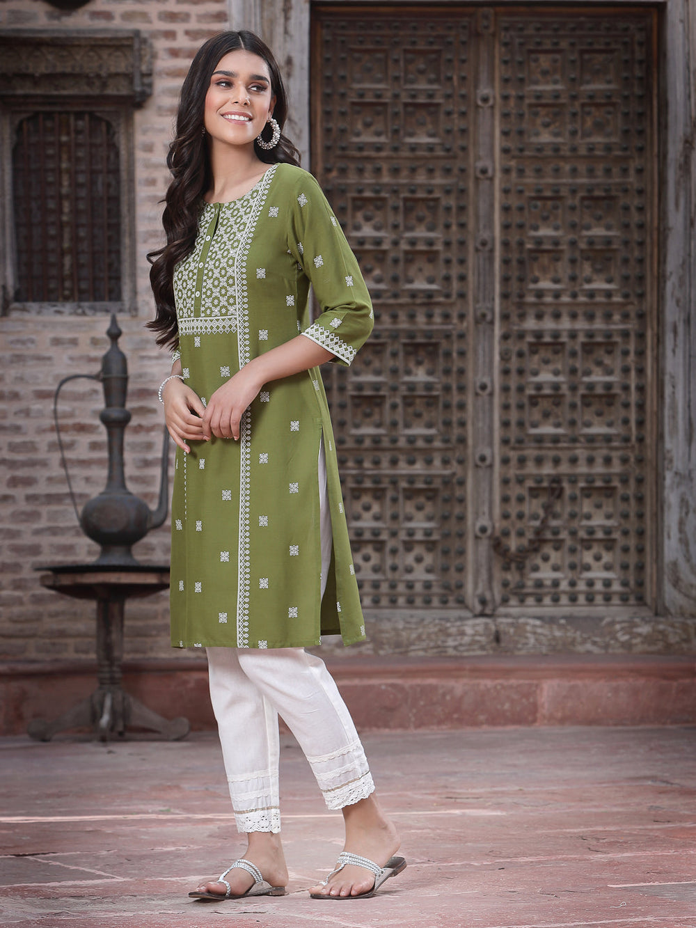 Juniper Women's Green Rayon Placement Print Straight Kurta