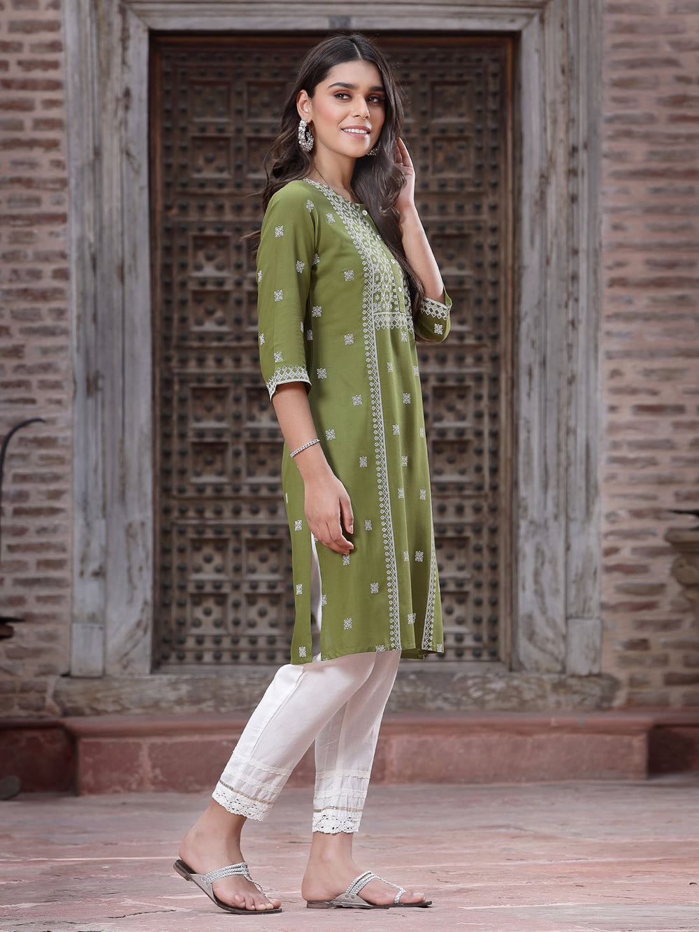 Juniper Women's Green Rayon Placement Print Straight Kurta