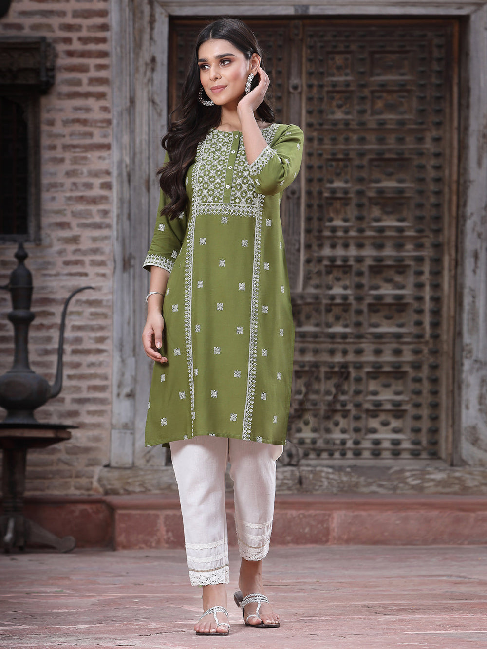 Juniper Women's Green Rayon Placement Print Straight Kurta