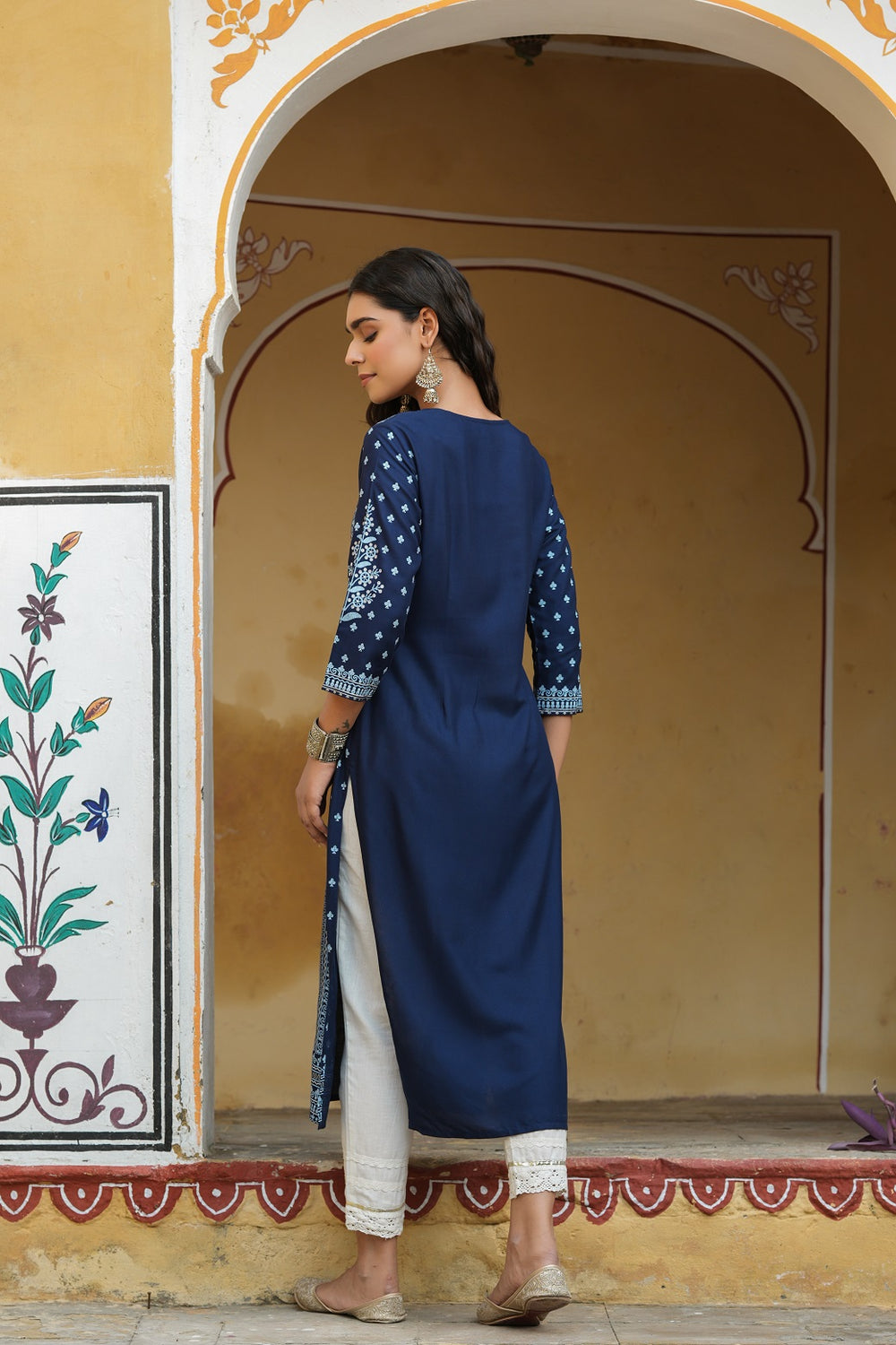 Juniper Women's Indigo Rayon Staple Straight Placement Print Kurta