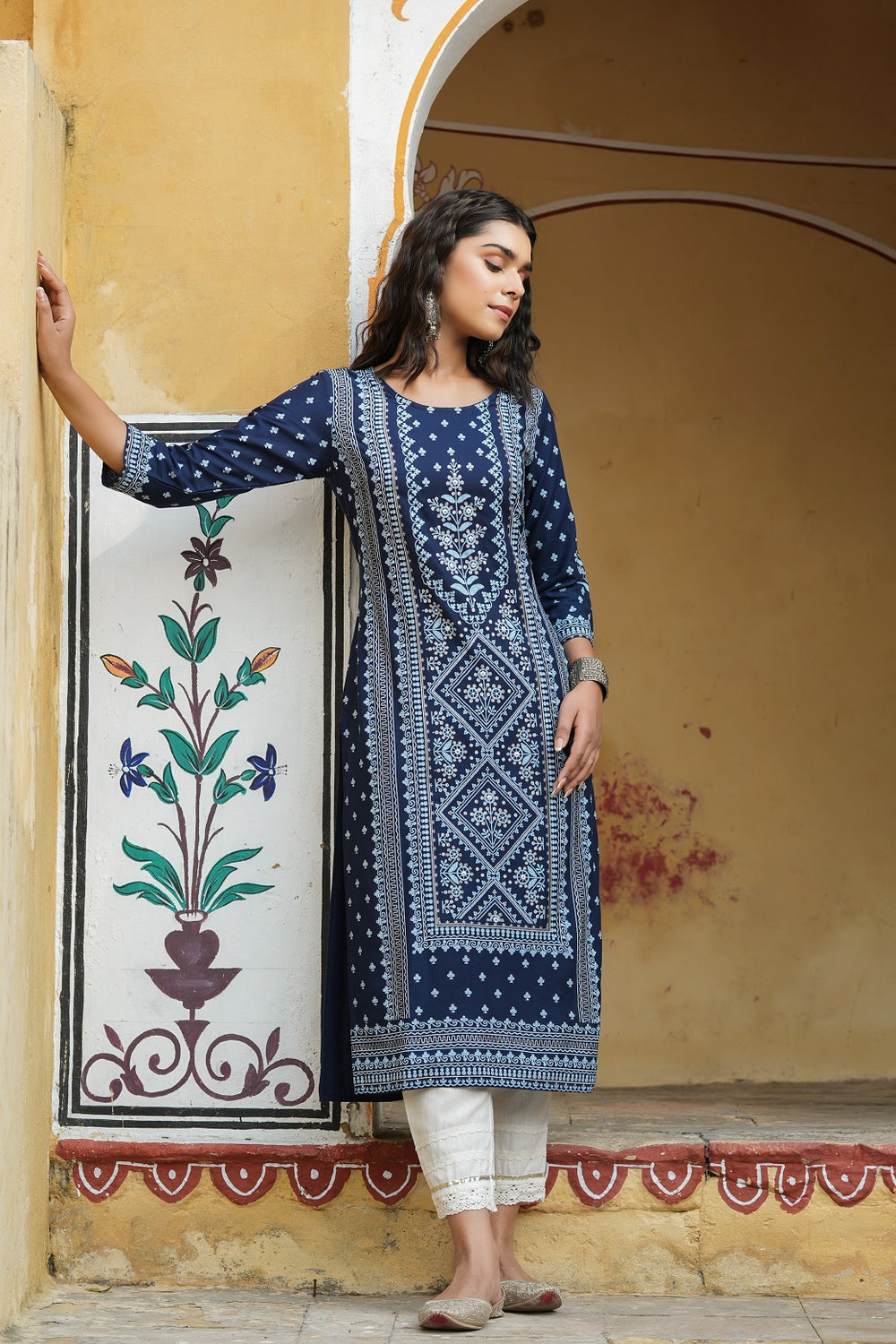 Juniper Women's Indigo Rayon Staple Straight Placement Print Kurta