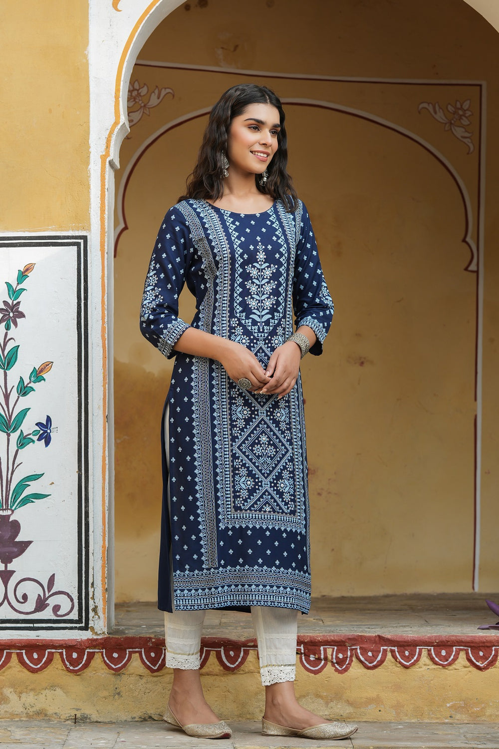 Juniper Women's Indigo Rayon Staple Straight Placement Print Kurta