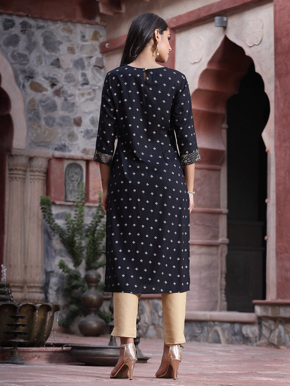 Juniper Women's Black Rayon Printed Straight Kurta
