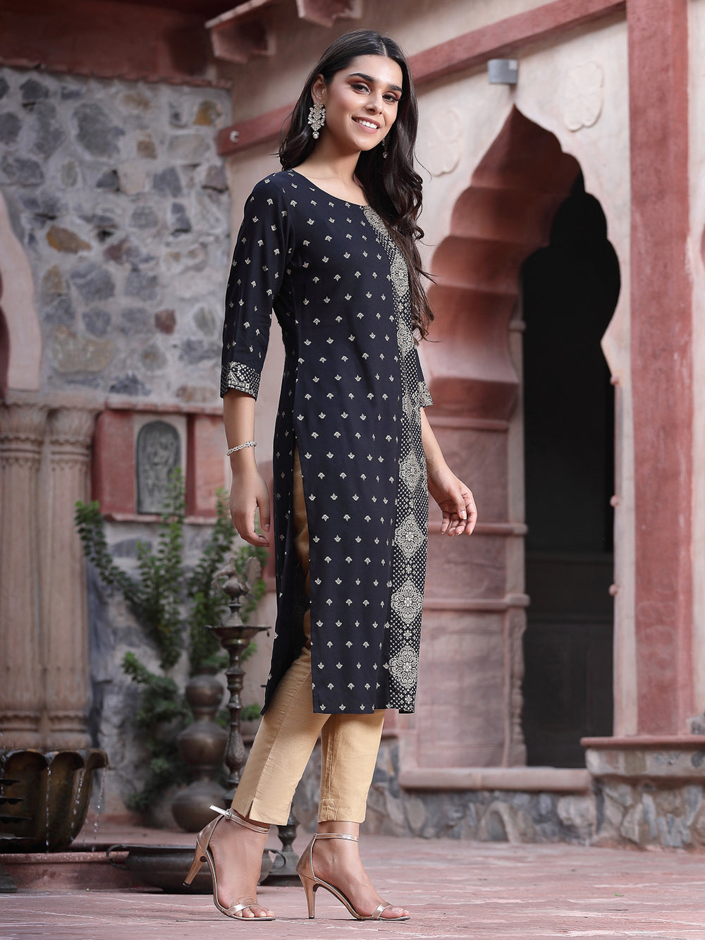 Juniper Women's Black Rayon Printed Straight Kurta