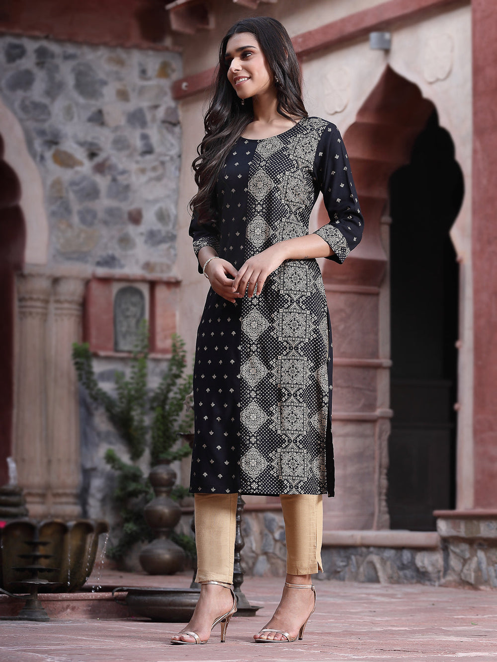 Juniper Women's Black Rayon Printed Straight Kurta