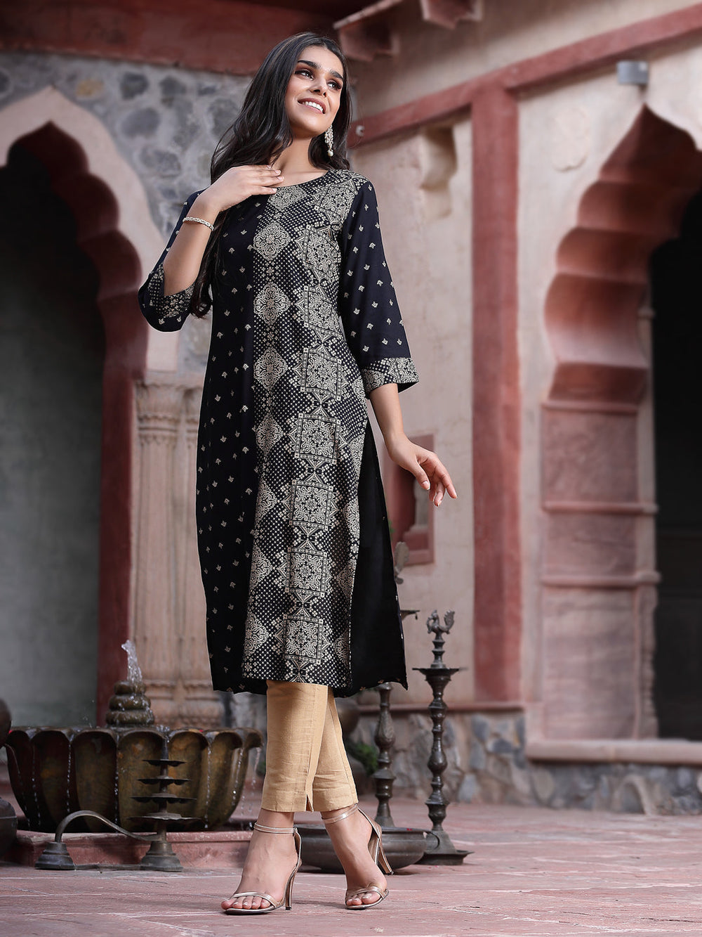 Juniper Women's Black Rayon Printed Straight Kurta