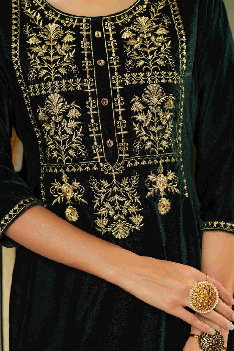 Juniper Women's Green Soild Velvet Kurta With Zari Work & Buttons