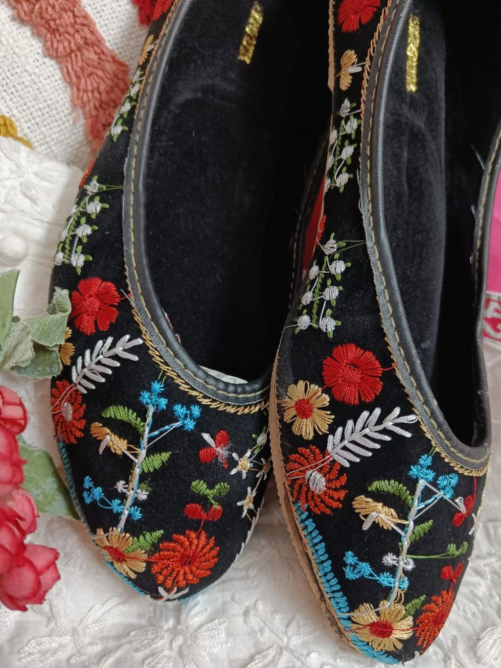 Desi Colour Women Indian Ethnic Footwear-Black Heavy Work-LR