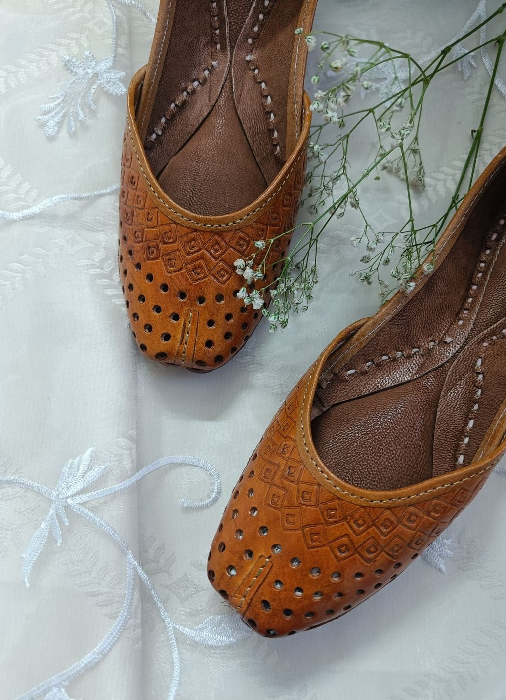 Desi Colour Women Indian Ethnic Footwear-Tan Leather Laser Cut