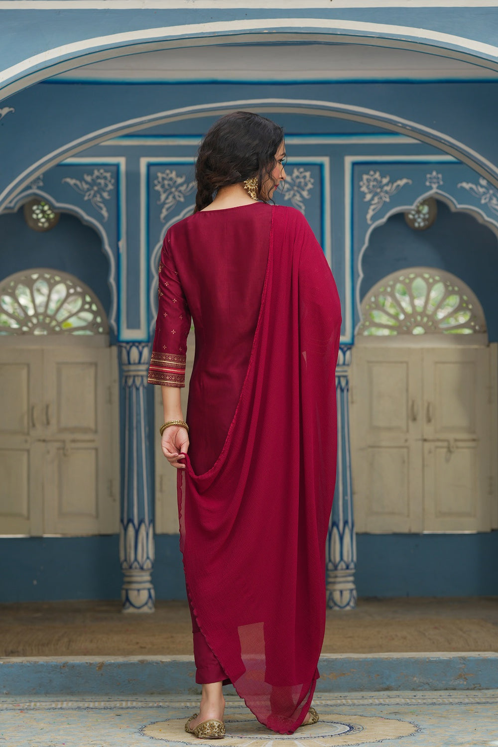 Juniper Maroon Shantoon Festive Printed Straight Skd For Women