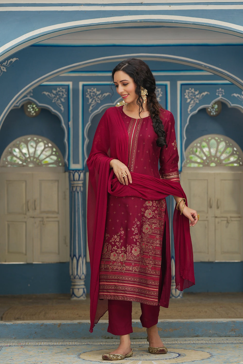 Juniper Maroon Shantoon Festive Printed Straight Skd For Women