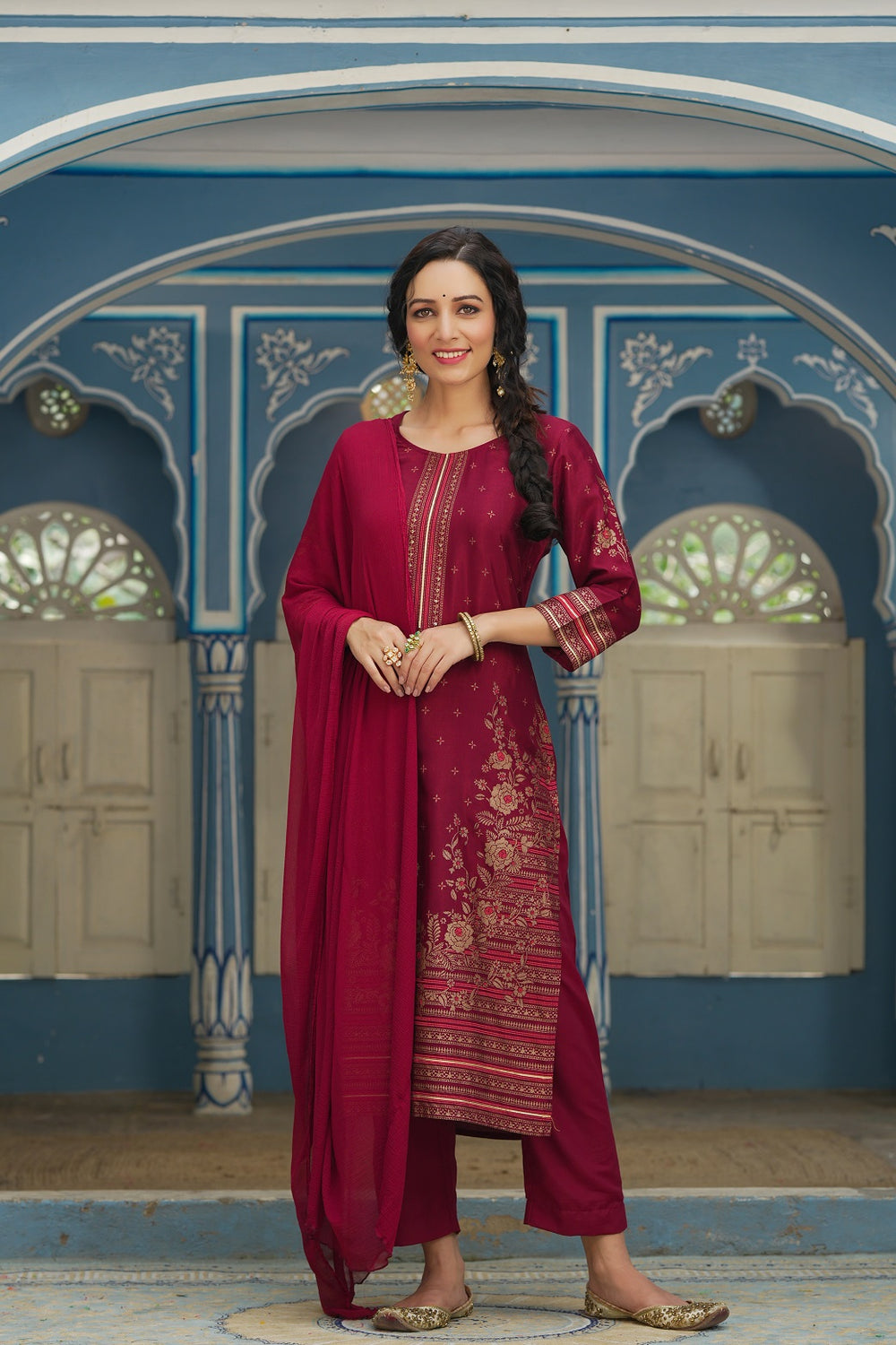 Juniper Maroon Shantoon Festive Printed Straight Skd For Women