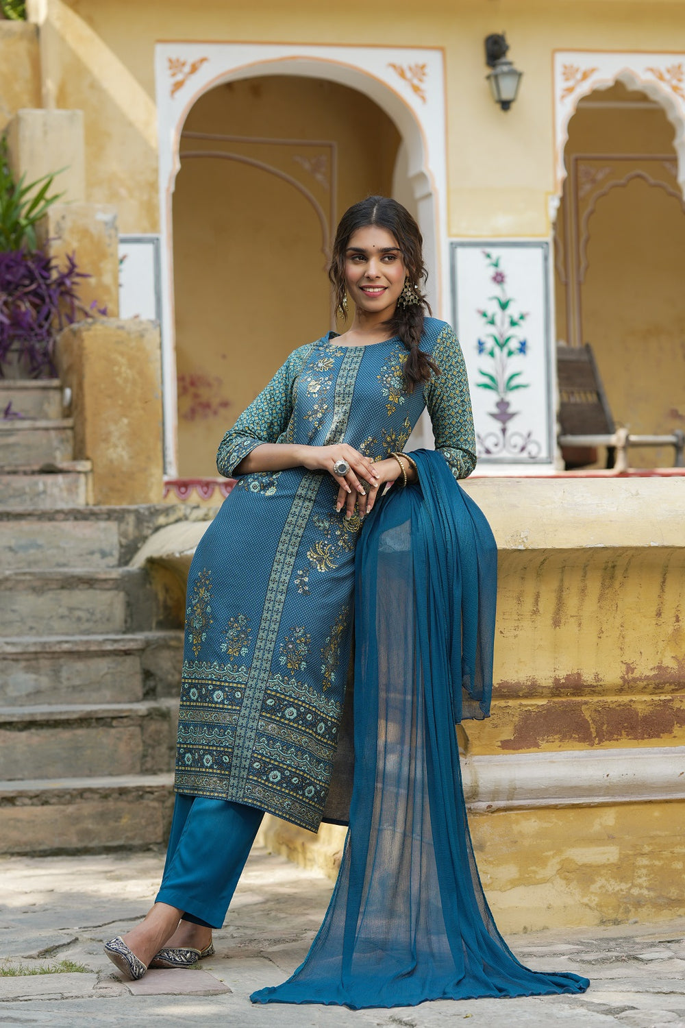 Juniper Indigo Rayon Festive Printed Straight Skd For Women