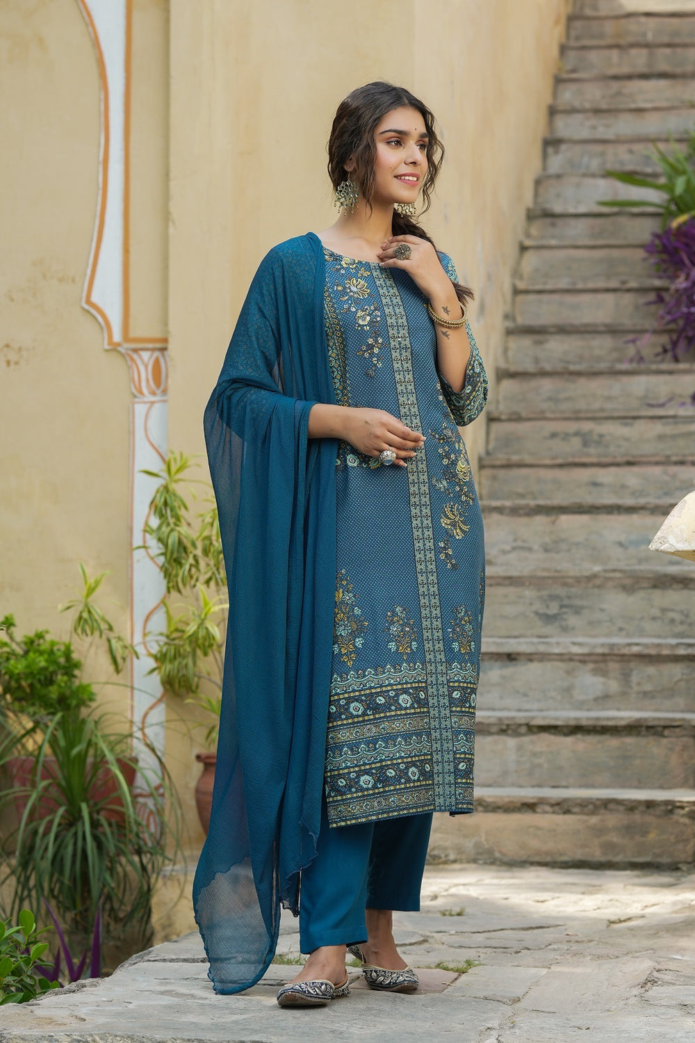 Juniper Indigo Rayon Festive Printed Straight Skd For Women
