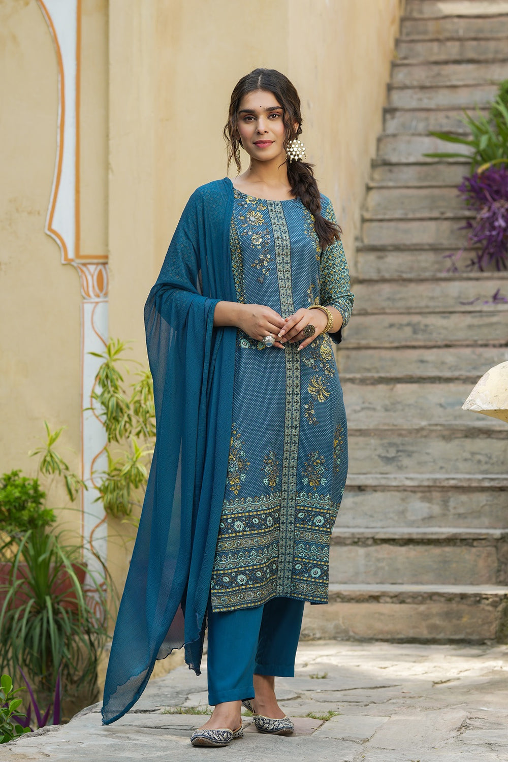 Juniper Indigo Rayon Festive Printed Straight Skd For Women