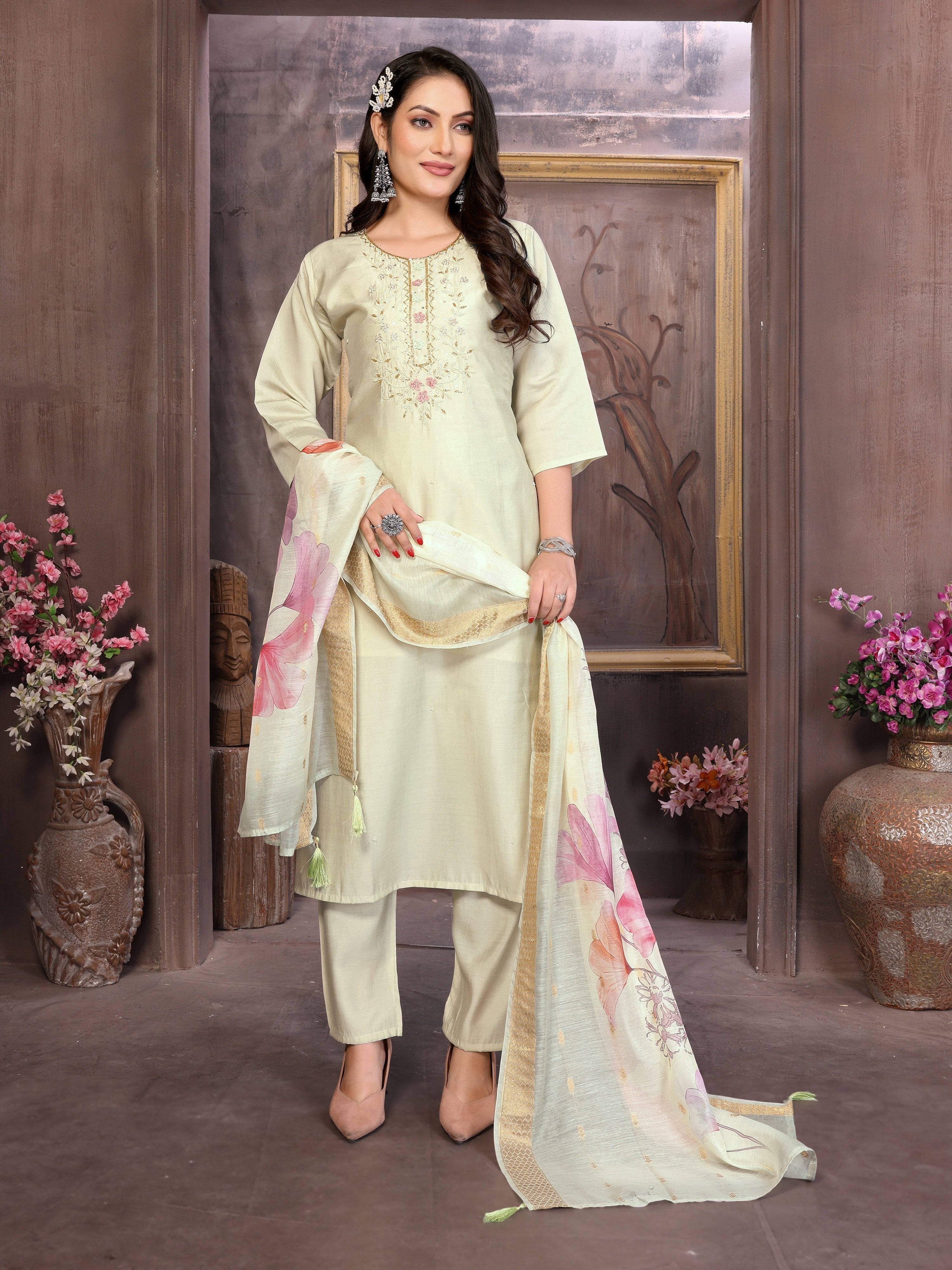 Vedant Vastram Kurta Pant set with Dupatta having Beautiful Hand work (Khatli Work) - Light Pista