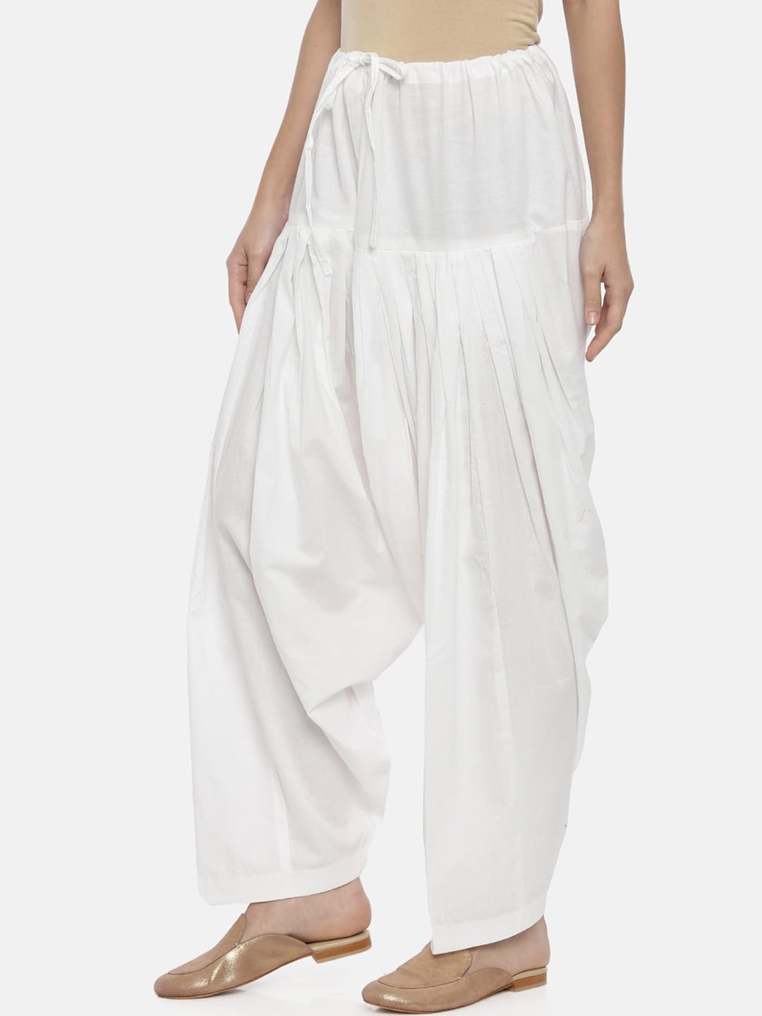 Souchii White Solid Loose-Fit Patiala