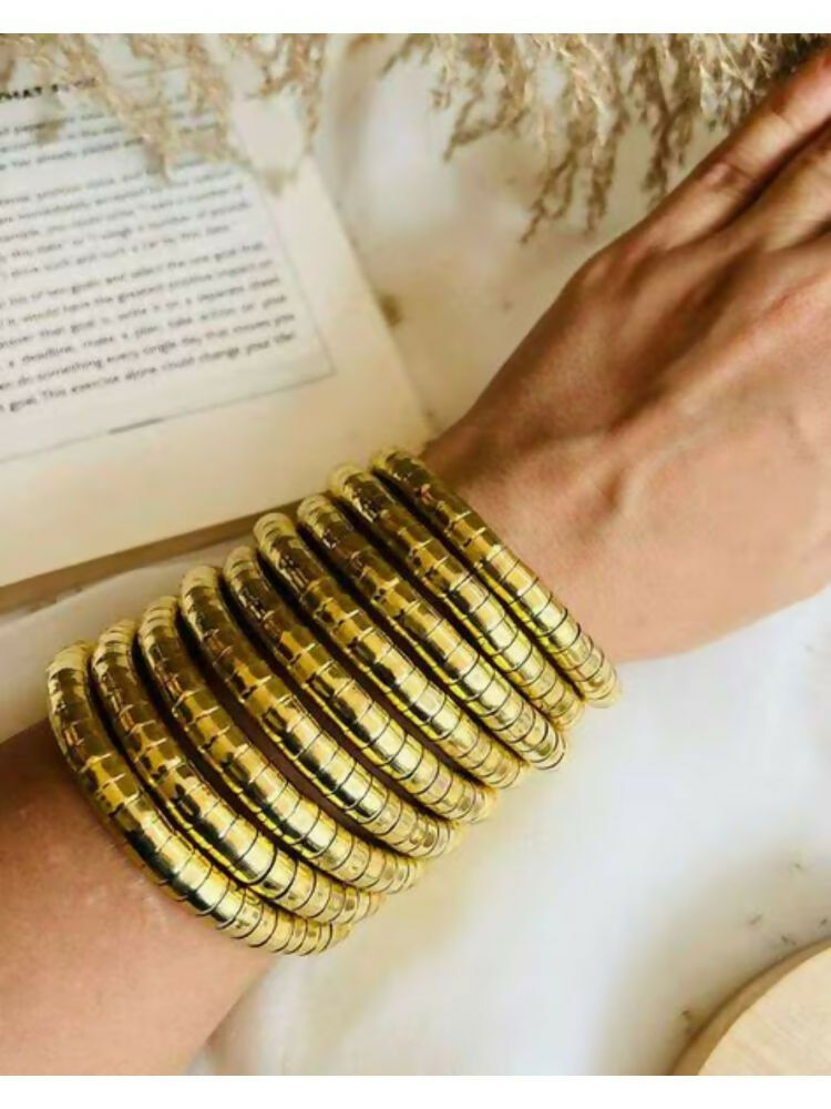 NVR Women Handmade Gold-Polished Spiral Bangle