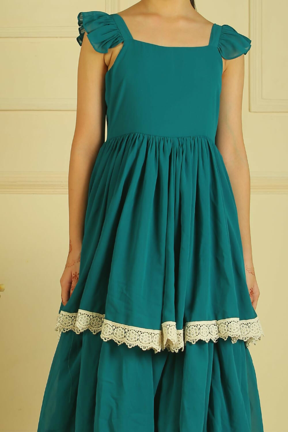 LH Luxury Fashion Fairytale Girls Layered Dress – Elegant Off-Shoulder Dress for Girls