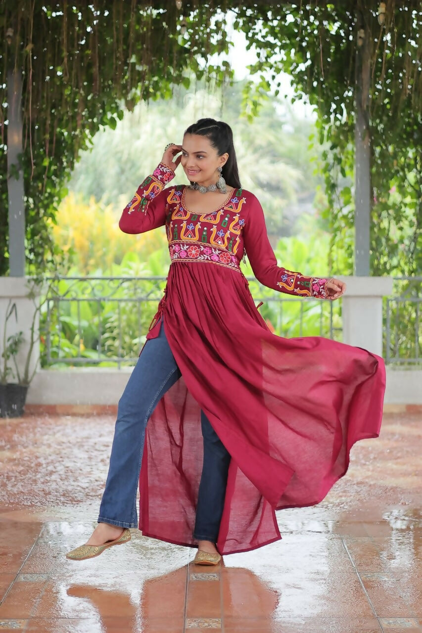 Vastranavya Pink Pink Navratri Special Rayon Kutchi Gamthi Work Kurti