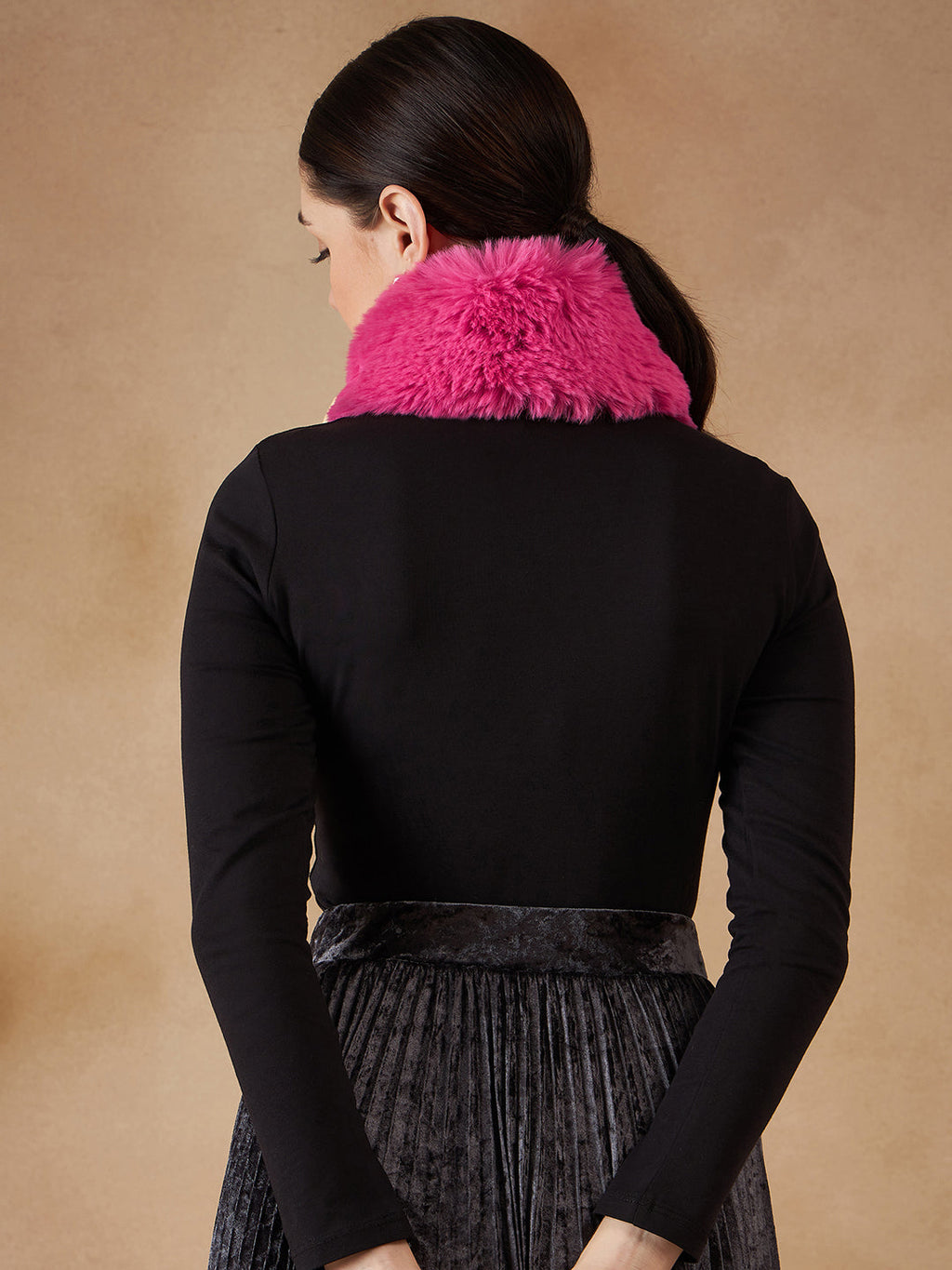 InWeave Women's Light Pink Fur Neckpiece