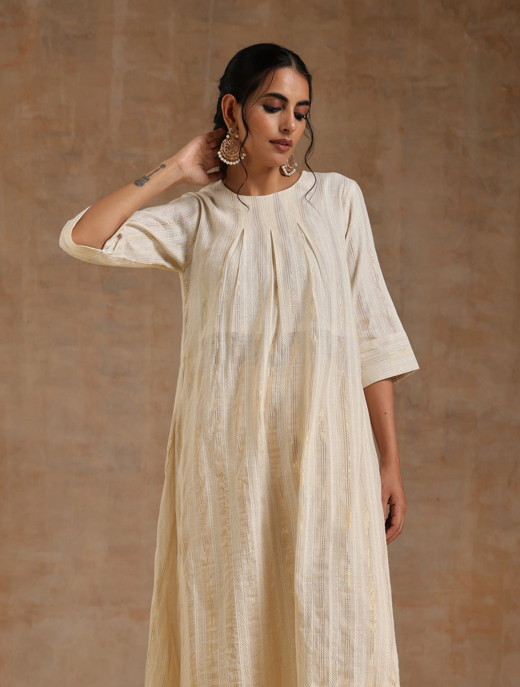 trueBrowns Ivory Gold Cotton Neck Pleat Kurta Set