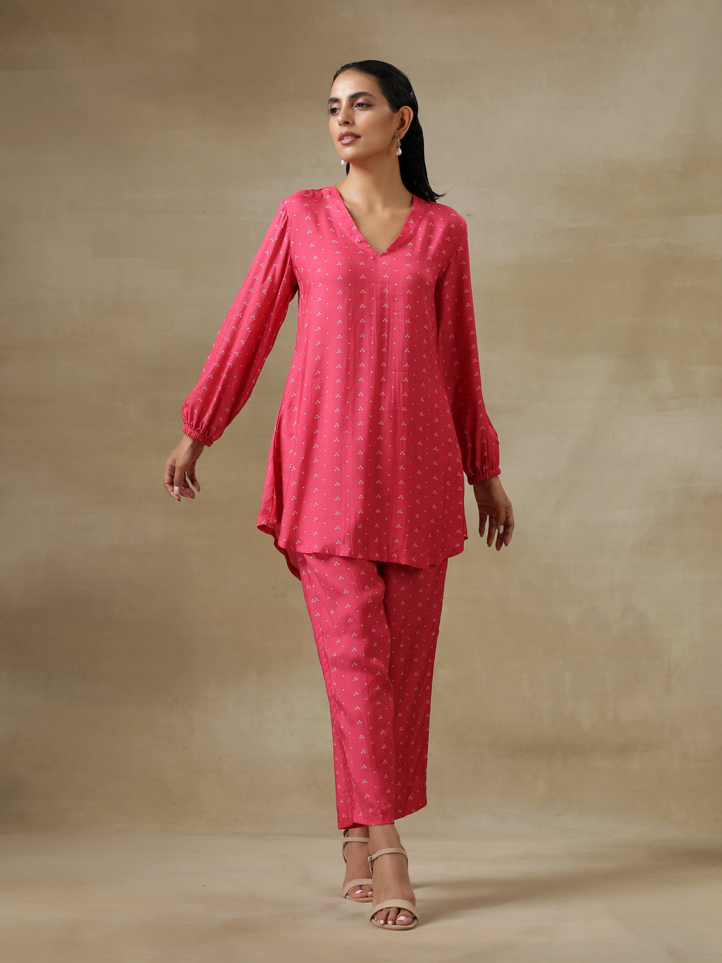 trueBrowns Pink Bandhani Printed Silk Gathered Sleeve Co-Ord Set
