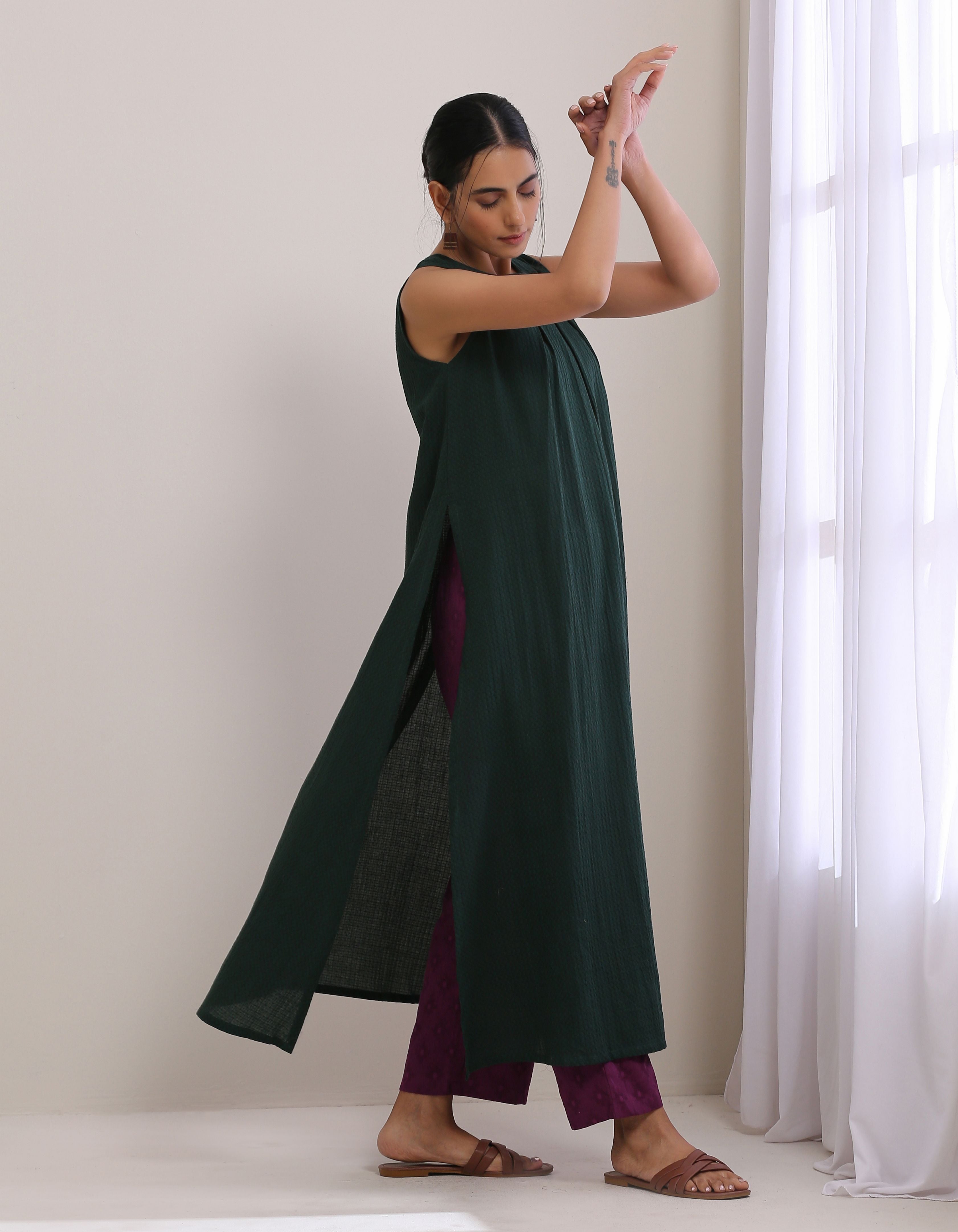 trueBrowns Dark Green Dobby Sleeveless Kurta Pant Set