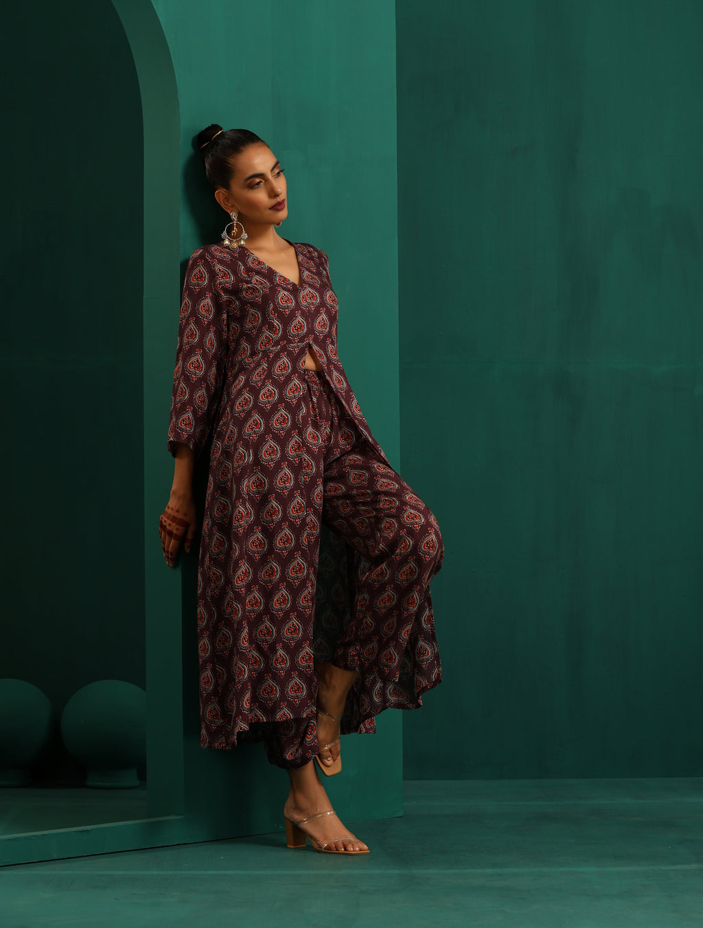 trueBrowns Deep Purple Paan Muslin Silk Printed Front Slit Kurta Pant Set