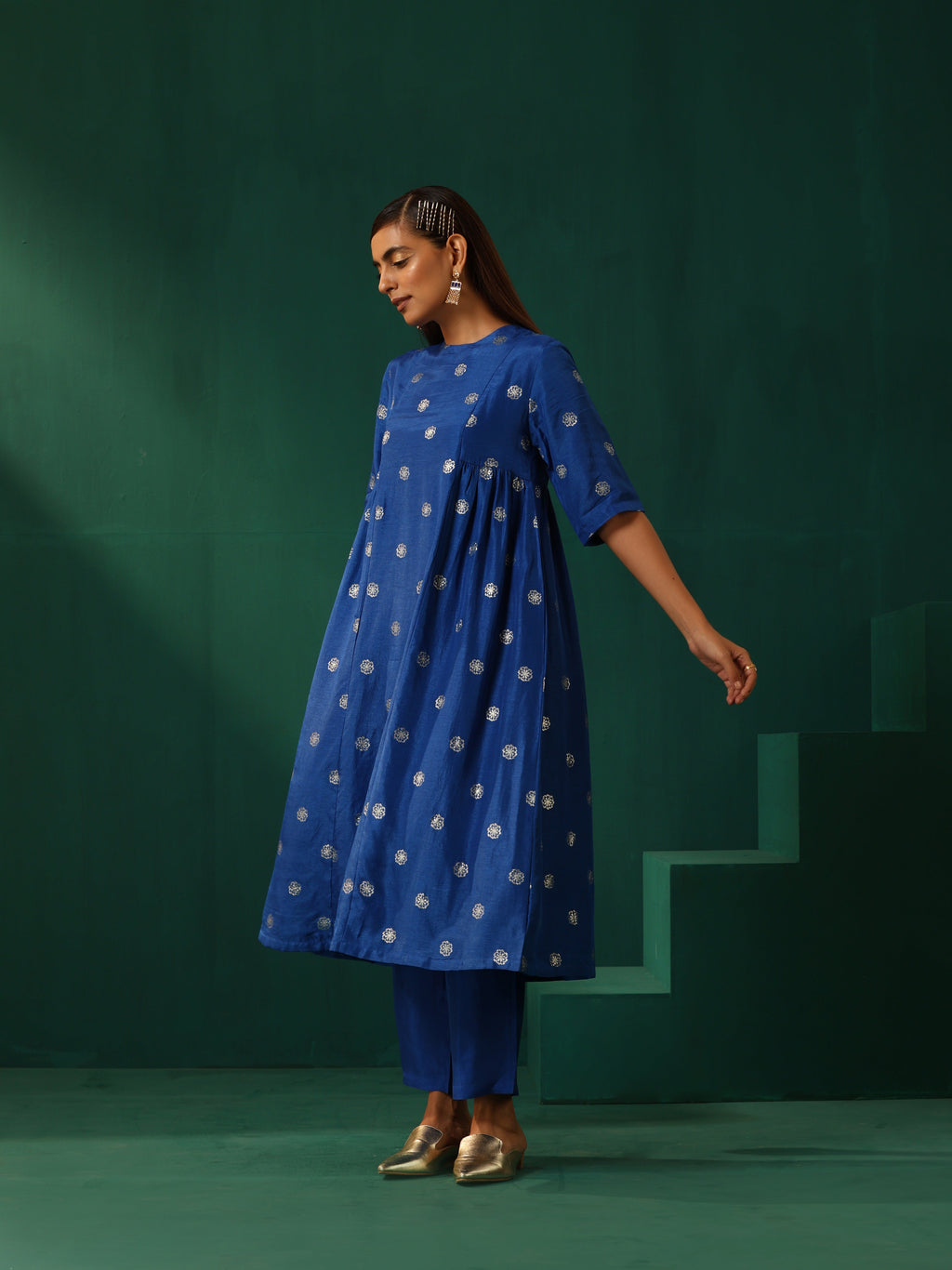 trueBrowns Royal Blue Geometric Floral Viscose Silk Side Gathered Kurta Pant Set