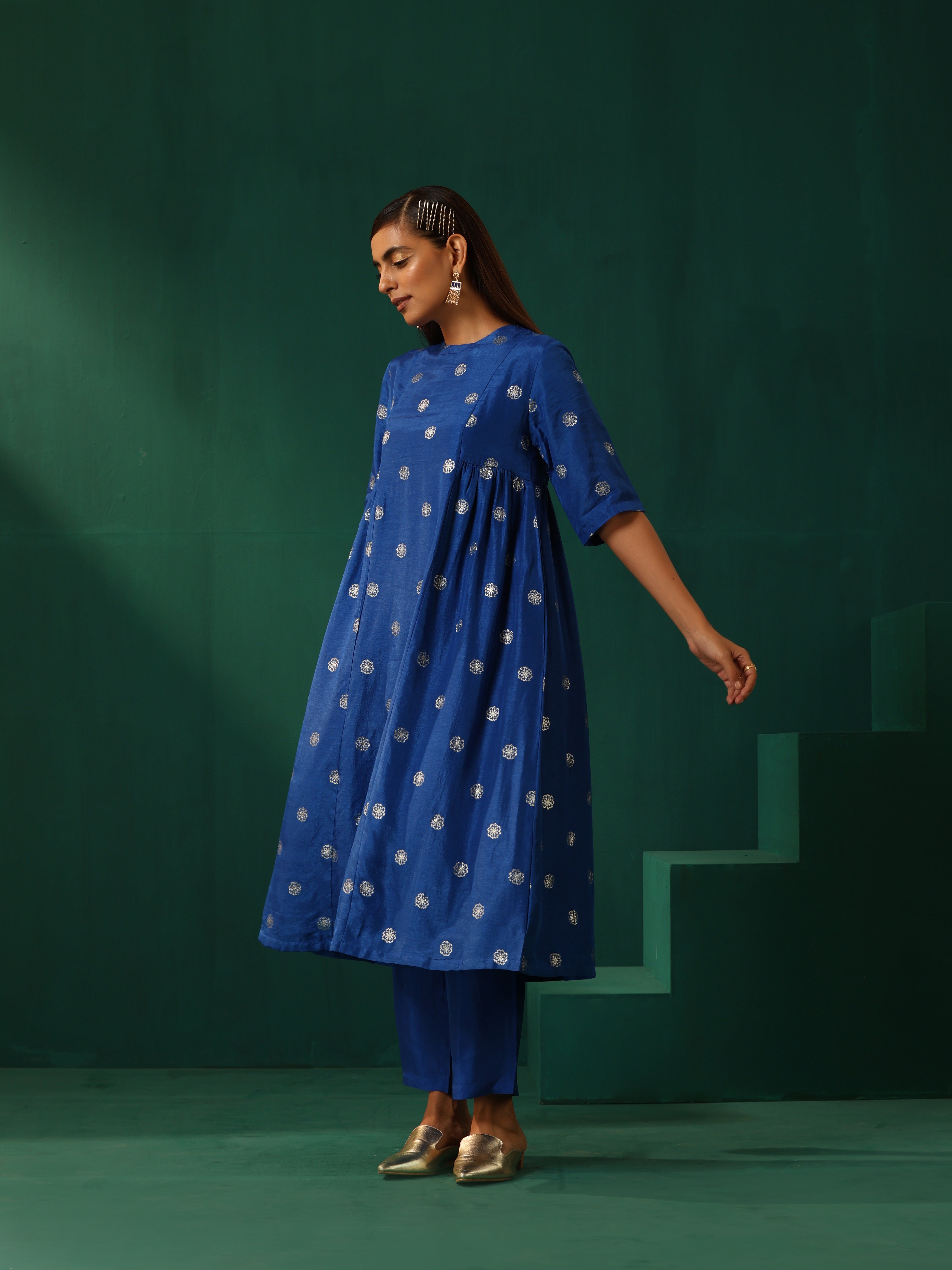 trueBrowns Royal Blue Geometric Floral Viscose Silk Side Gathered Kurta Pant Set