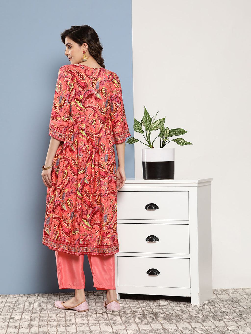 InWeave Women's Camellia V Neck Kurta Set