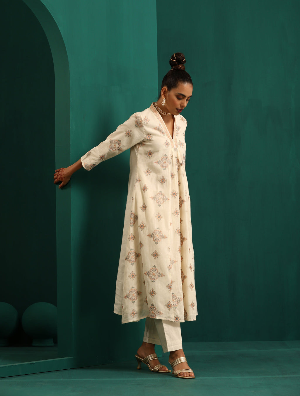 trueBrowns Ivory Peach Cotton Front Gathered Kurta Pant Set