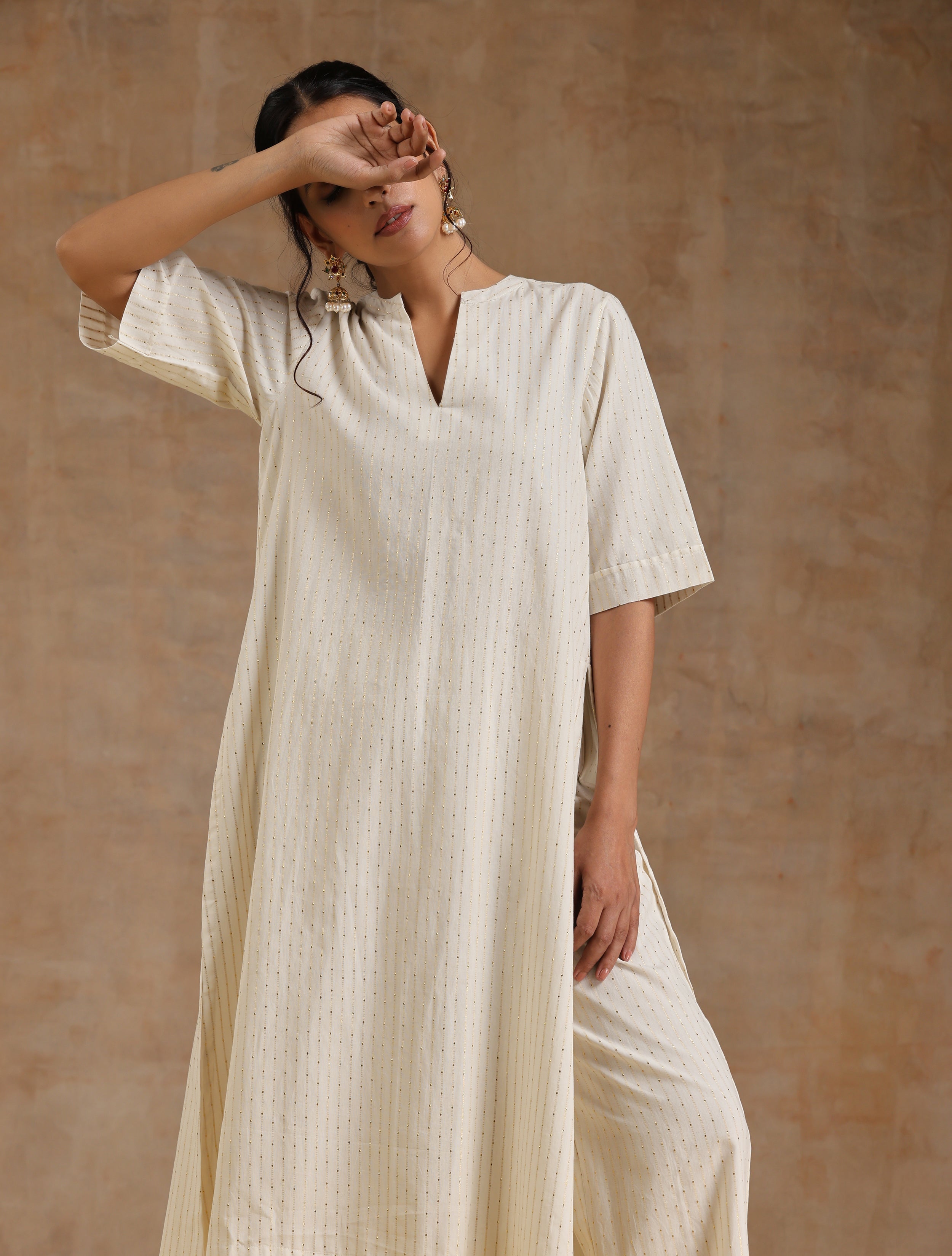 trueBrowns Ivory Gold Cotton Relaxed High-Low Kurta Set