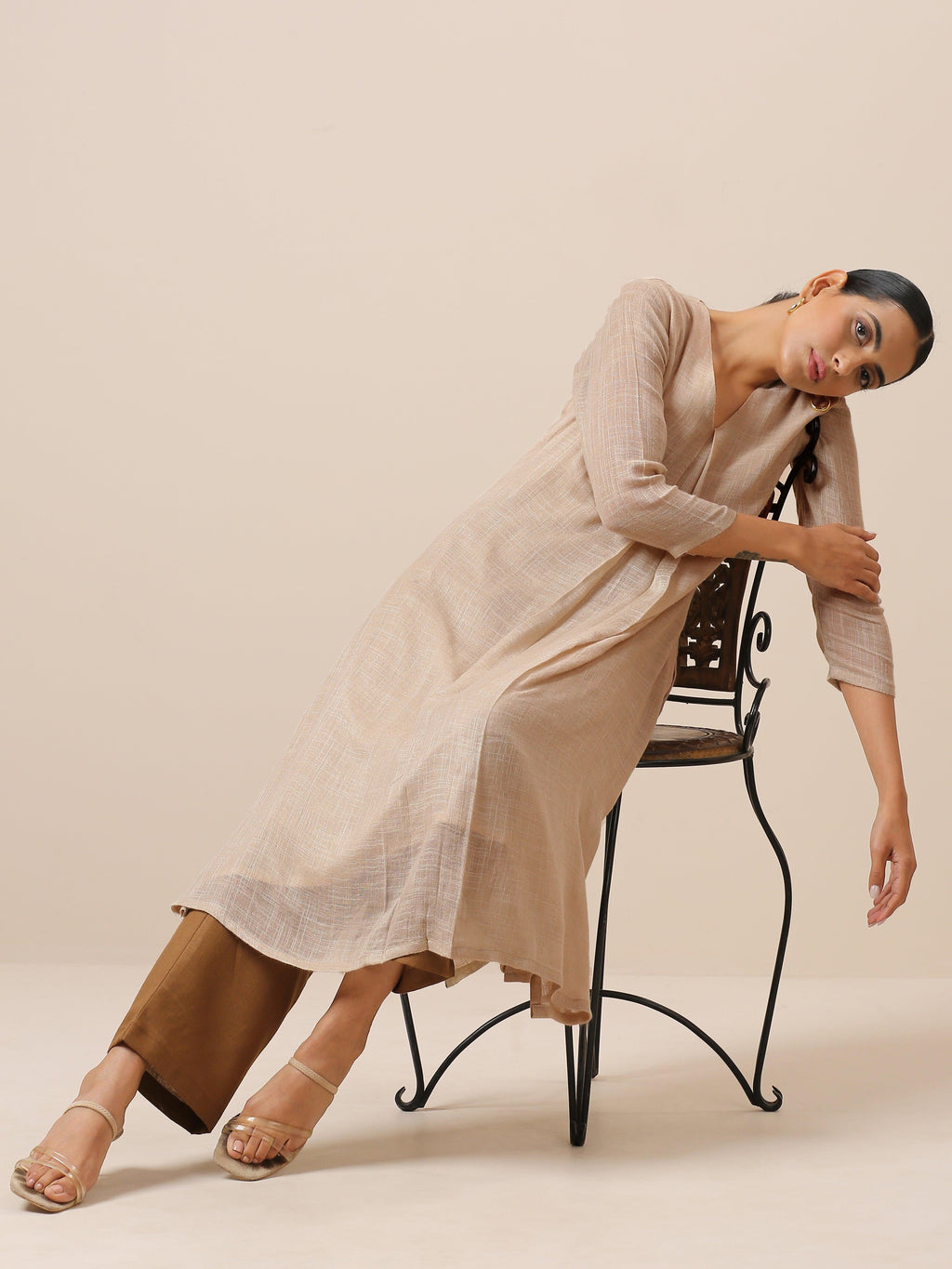 trueBrowns Linen Beige Textured Slit Kurta Pant Set
