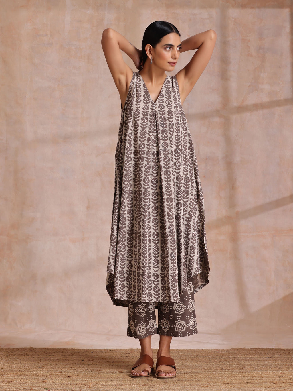 trueBrowns Clay Dabu Buta Print Cotton Sleeveless Flared Kurta Pant Set