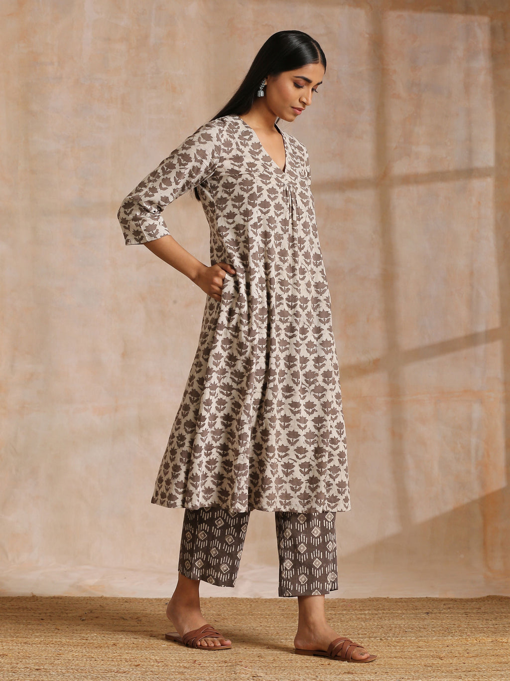 trueBrowns Clay Dabu Buta Print Cotton Front Neck Gathered Kurta Pant Set