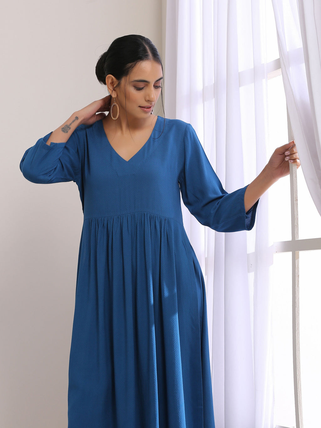 trueBrowns Classic Blue Dobby High Slit Gathered Kurta Set