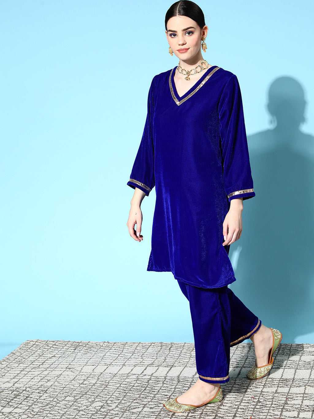 InWeave Women's Blue Velvet Kurta Set With Beige Brocade Dupatta