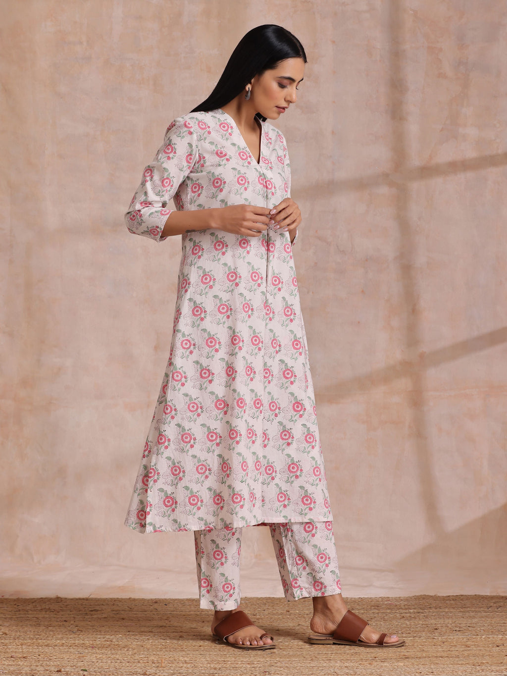 trueBrowns Pink Green Buta On White Block Print Cotton Slit Kurta Pant Set