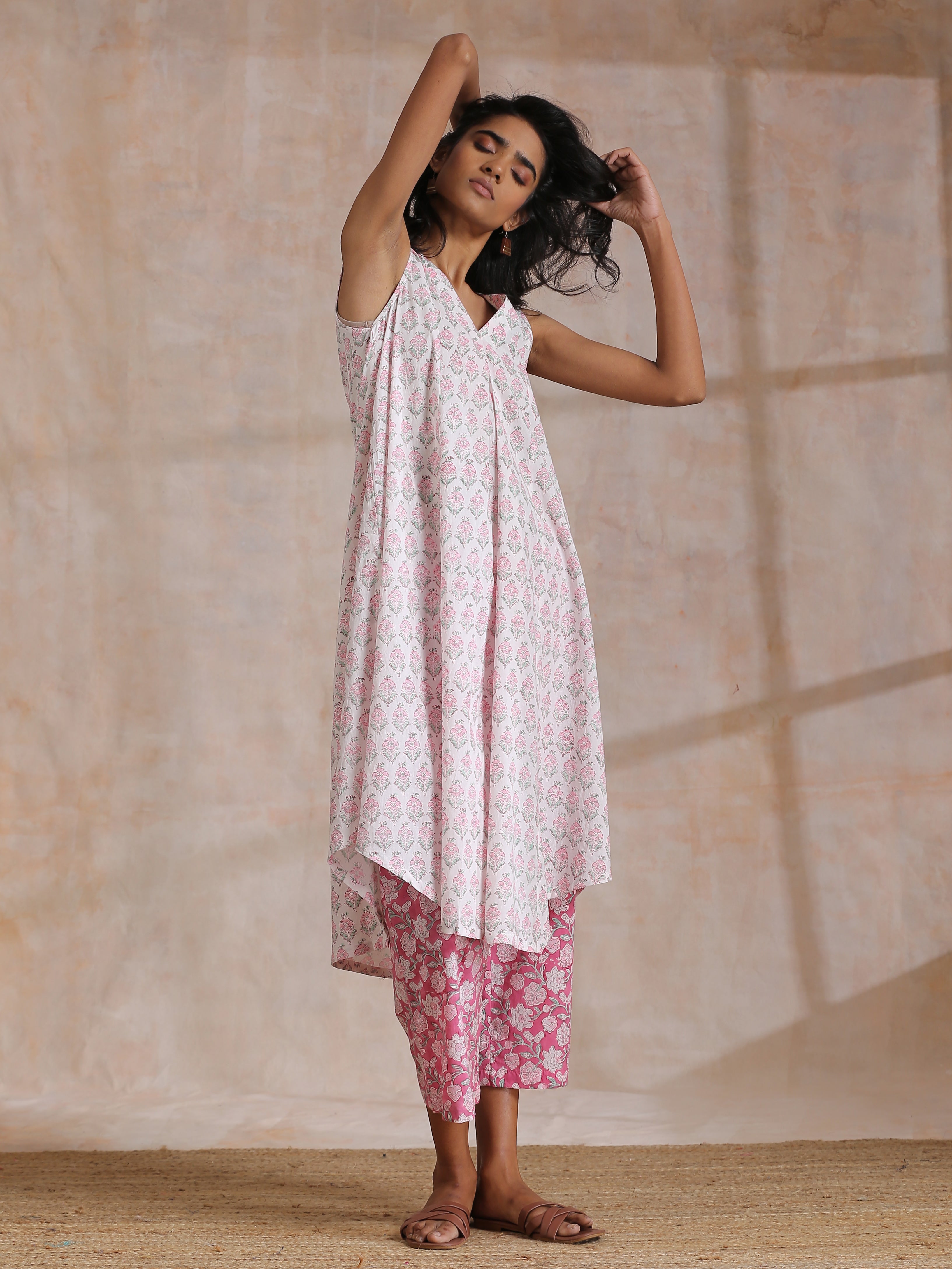 trueBrowns Pink Green Floral On White Block Print Cotton Sleeveless Flared Kurta Pant Set