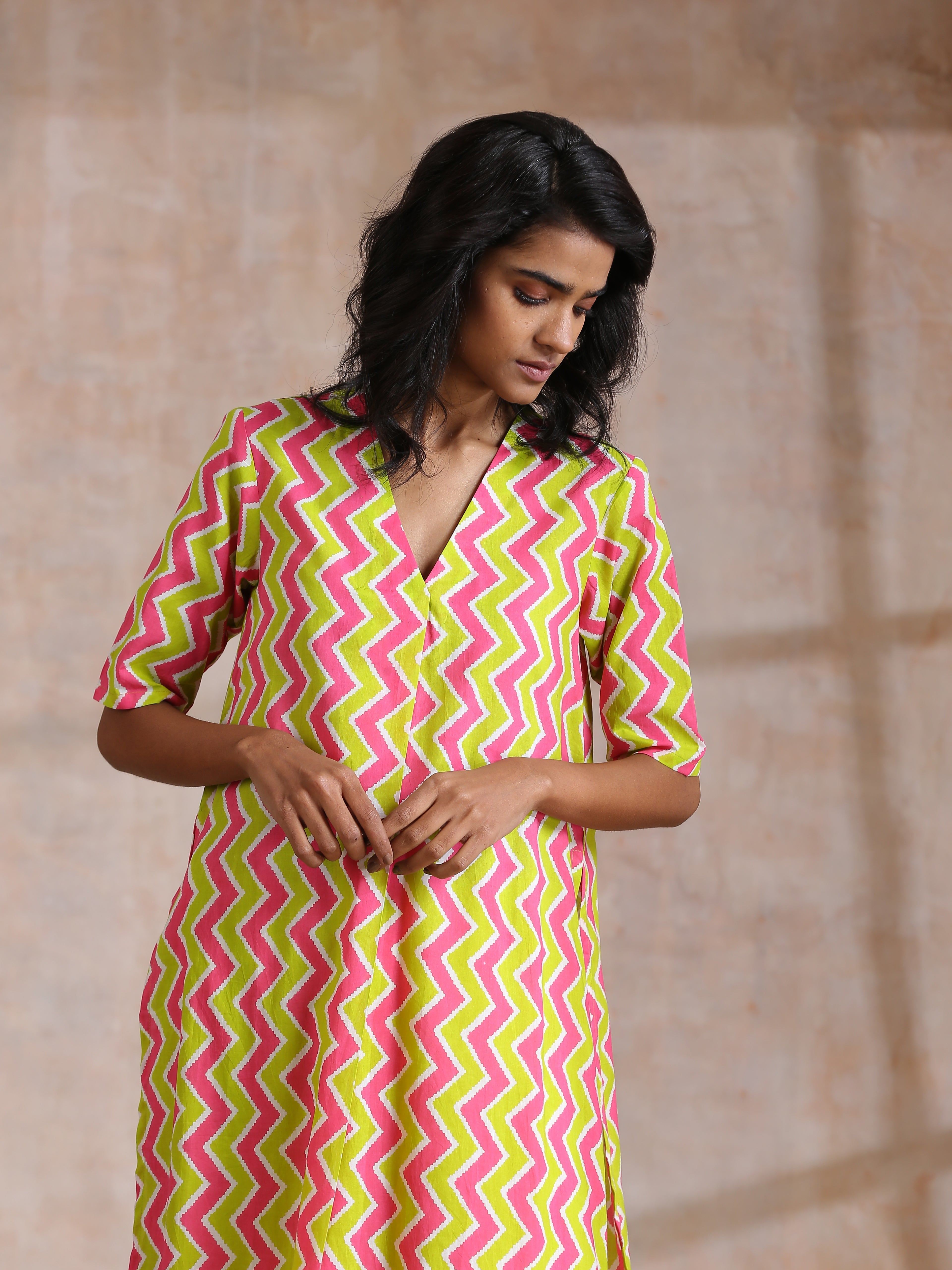 trueBrowns Lime Pink Zig-Zag Lines Print Cotton Kurta Pant Set