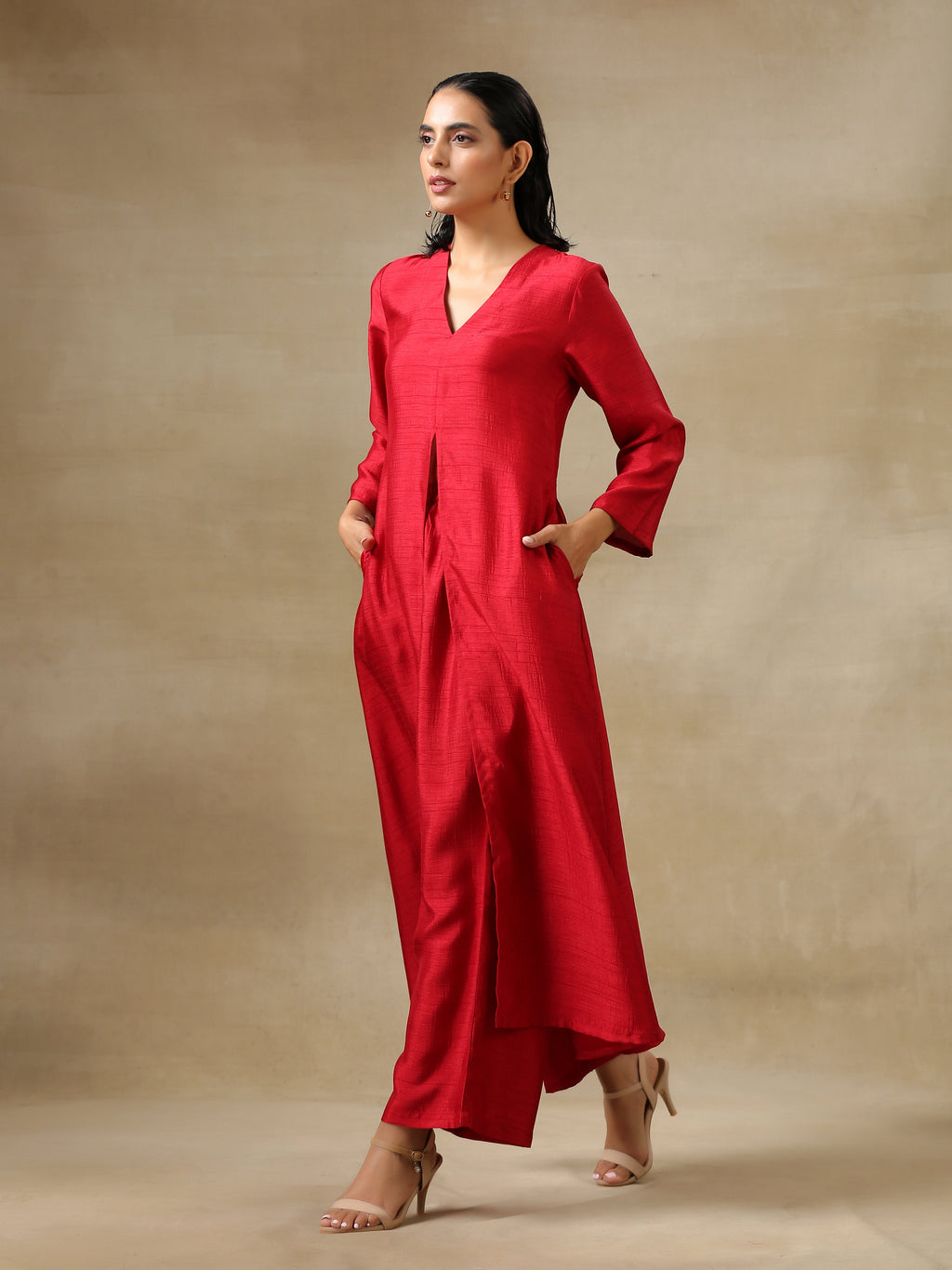 trueBrowns Maroon Textured Silk Front Slit Kurta Pant Set