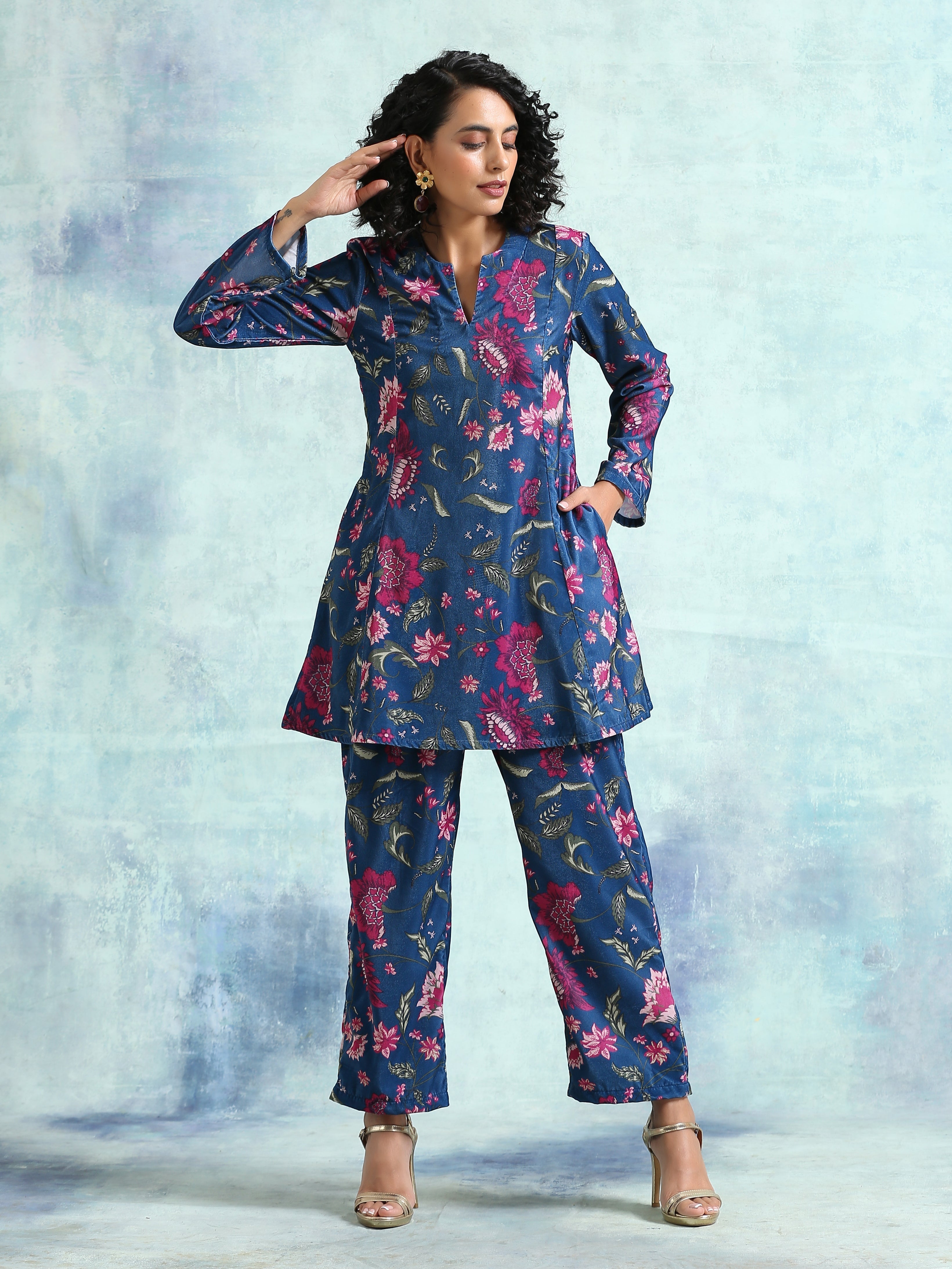 trueBrowns Blue Printed Velvet Co-Ord Set